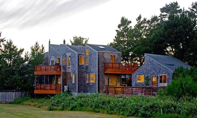 Seaside House | EdgewoodCove - Majestic Seaside Retreat W/Stunning Ocean & Mountain Views