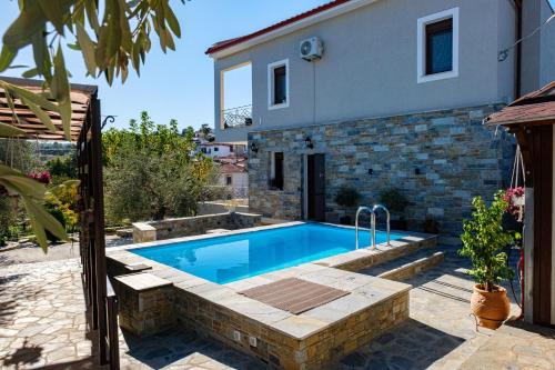 Pella Region Apartment | Effie's Maisonette with Detached Studio