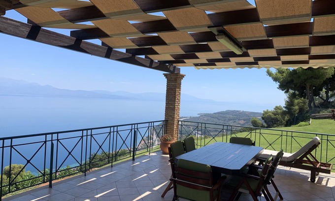 Paralia Porovitsis Villa | Efmelia seaview