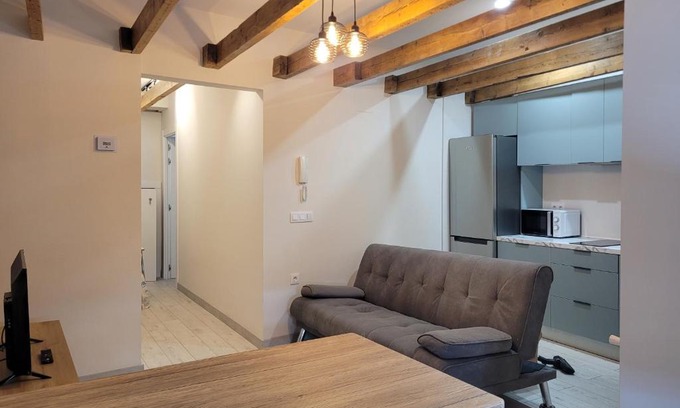 Leon Apartment | El Ático de Entrevías - con Garaje y WIFI