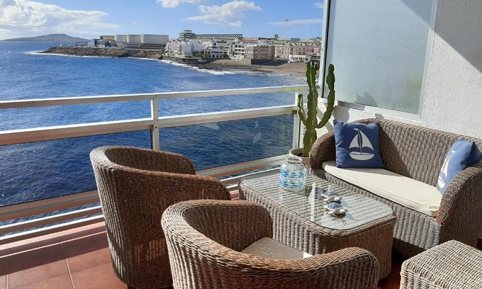 Melenara Apartment | El Azul , amplia terraza con "el mar a tus pies"