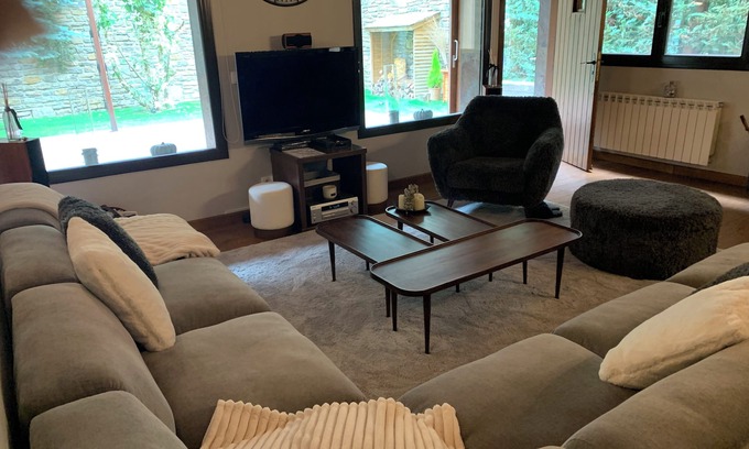 Vielha Apartment | "El Chalet" - Magnificent accommodation for 12 people in the center of Vielha