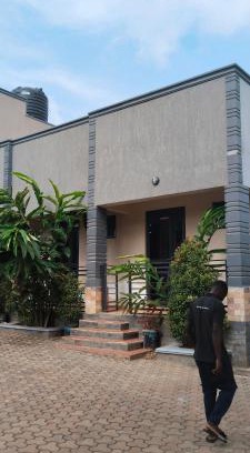 Entebbe Bed & Breakfast | El-elyon Countryside Home Bwebajja