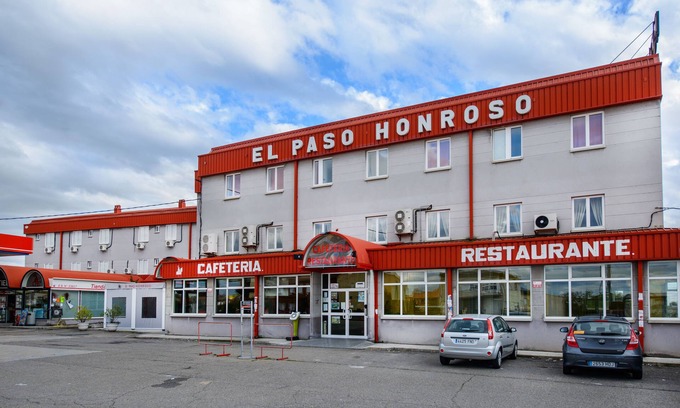 Hospital de Orbigo House | El Paso Honroso