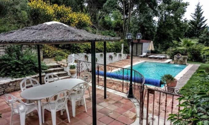 Lodeve Apartment | "El Patio", Appartement Calme, Piscine et Belle vue