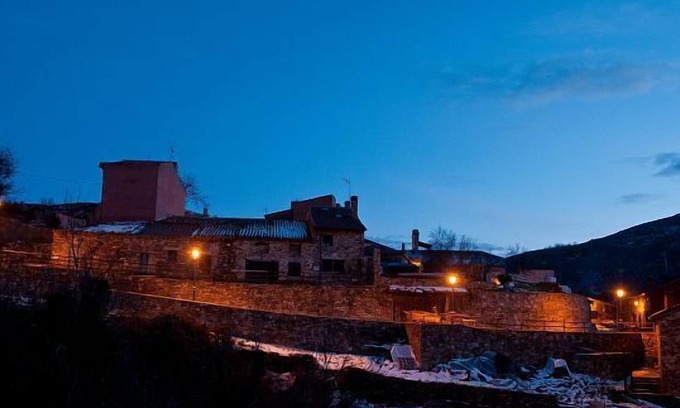 Puebla de la Sierra Cottage | El Yayo de la Puebla Fuente Arriba 4 capacity for 2/5 people