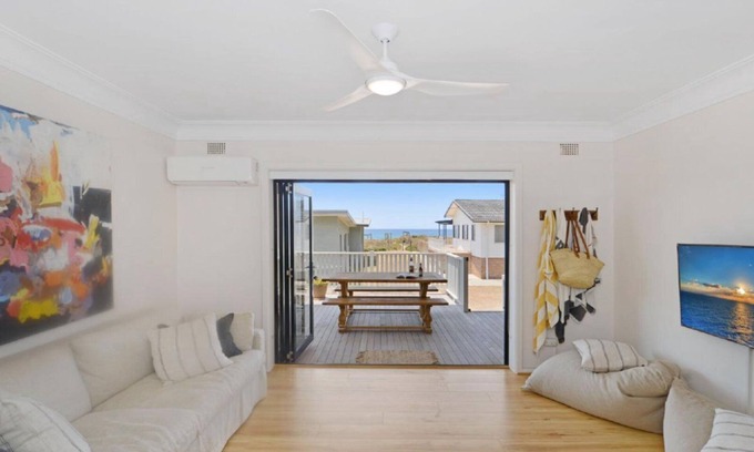 Avoca Beach Apartment | Elanora 1 - Beachfront Unit