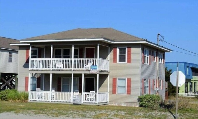 Garden City House | Electa's Place - Second Row in Garden City Beach