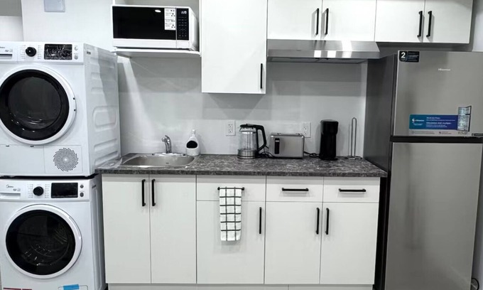 Winnipeg Apartment | Elegant 1-Bedroom Basement Suite