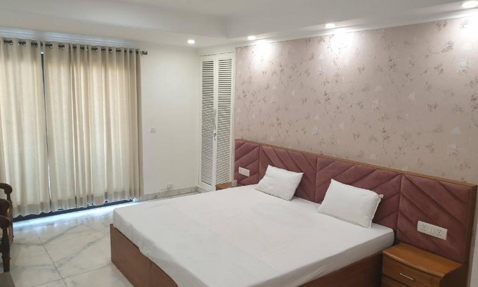 New Delhi House | Elegant 1 BR set in Connaught Place