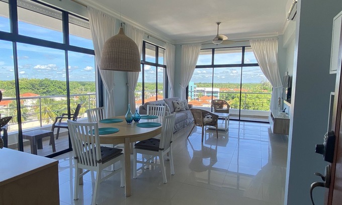 Villas Del Mar Apartment | Elegant 2-BR Ocean View Apt. Pool, Jacuzzi, Just Walk to Beautiful Sandy Beach