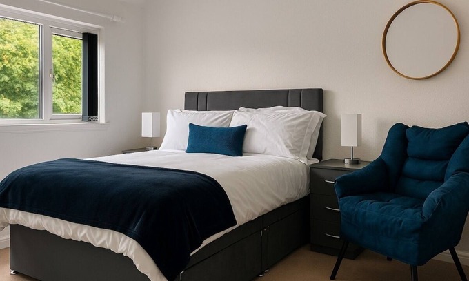 Northfield House | Elegant 3 Bed Stay - Birmingham