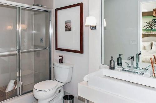 Palm Beach Shores Apartment | Elegant 3-Bedroom Oceanfront Condo With Great View