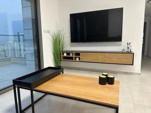 Kiryat Yam Apartment | Elegant 3 bedroom Ocean view Condo in Kiryat Yam