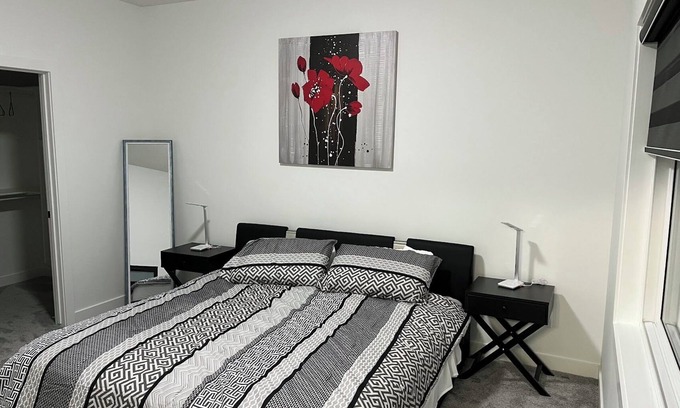 Beaumont House | Elegant 3BD Home in Beaumont, Double Garage 2.5WC.WiFi, Near Airport, Workspace.