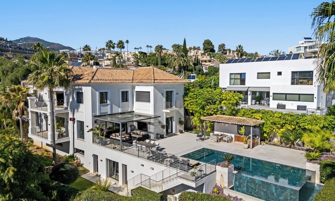 Benahavis Villa | Elegant 6-Bedroom Villa in Marbella with Sea Views