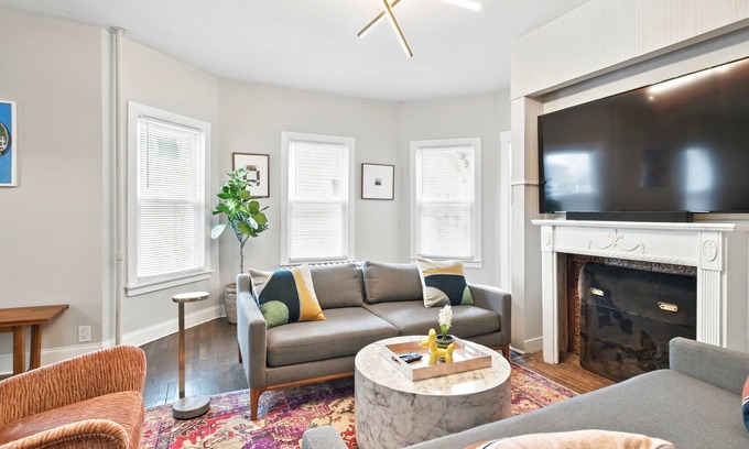 Springfield House | Elegant 7BR 2.5Bath Victorian Gem Sleeps 16+