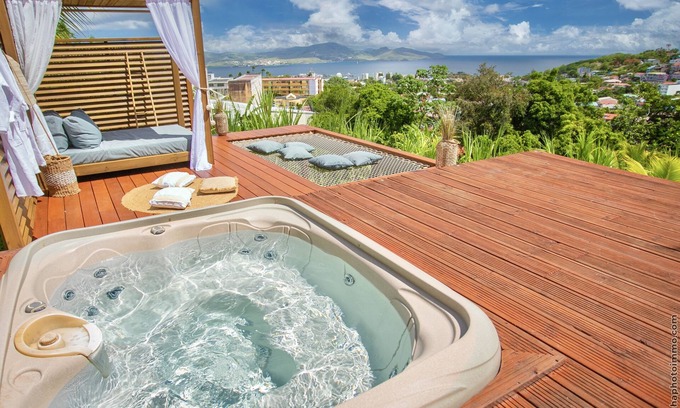 Fontaine de Moutte Apartment | ELEGANT APARTMENT WITH PRIVATE JACUZZI
