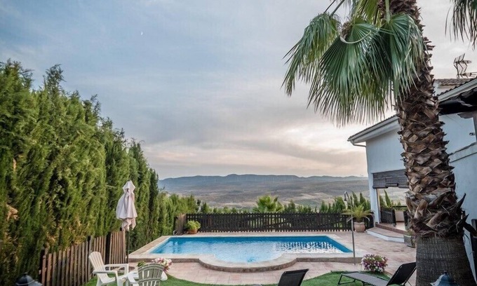 Padul Apartment | Elegant apartment with a charming view next to Granada