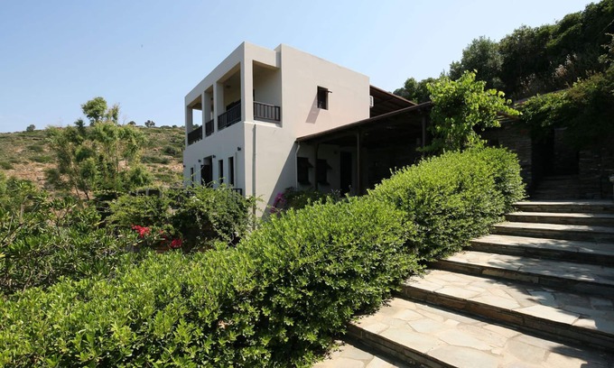 Ydrousa House | Elegant beachfront house with amazing sea view and beautiful garden