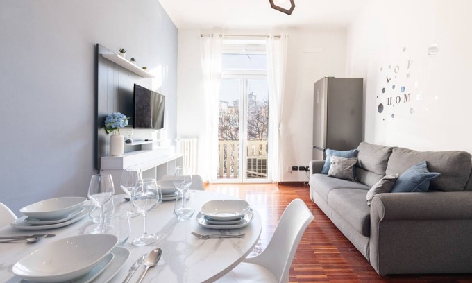 Navigli Apartment | Elegant Deluxe Apartment in Navigli Area