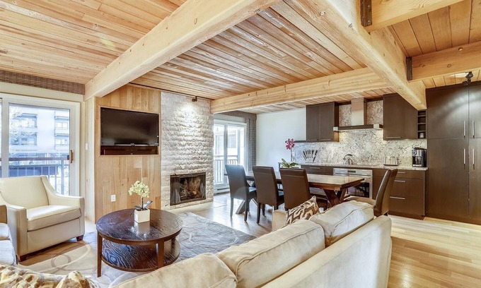 Aspen Condo | Elegant Downtown Chateau | Walk to Shop, Ski & Dine