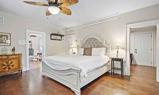 Downtown Historic District Apartment | Elegant, FREE BIKES dog-friendly downtown apart.