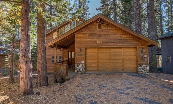 Tahoe Woods House | Elegant Getaway in Tahoe City Dog Friendly - Close to town