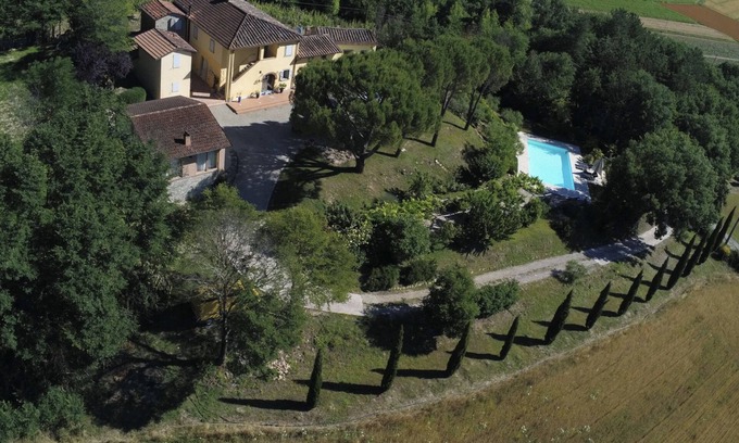 Anghiari House | Elegant lemon house in a typical Tuscan farmhouse.