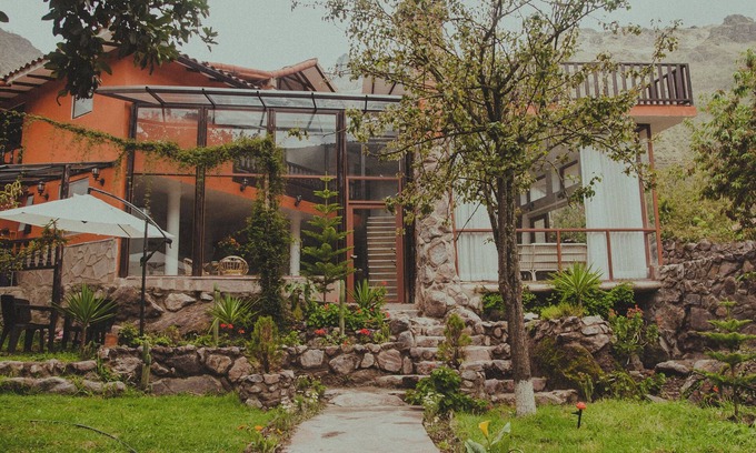 Huaran House | Elegant Main House + Fully Equipped Guest Casita