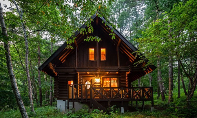 Nagano Cabin | Elegant, secluded cabin for couples & families