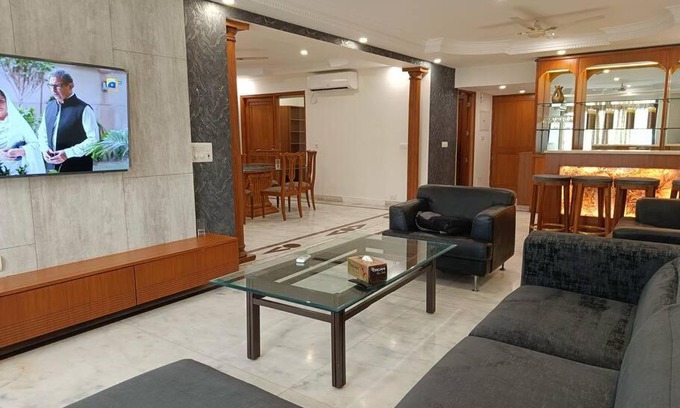 New Delhi Apartment | Elegant/Stunning 3 BHK Apt in Connaught Place