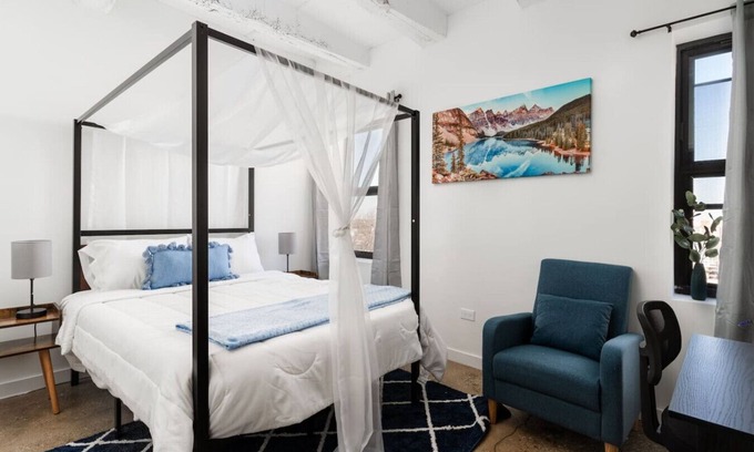 Uptown Apartment | Elegant Style Loft Montrose|13 mins DT|4 mins Lake