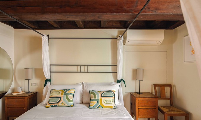Rione VII Regola Apartment | Elegant superior suite in the very heart of Rome. Perfect for a family!