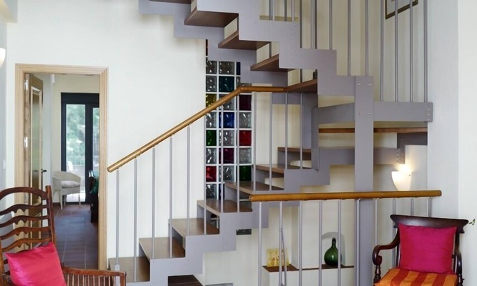 Alajar House | Elegante casa de 3 plantas en las afueras de la ciudad