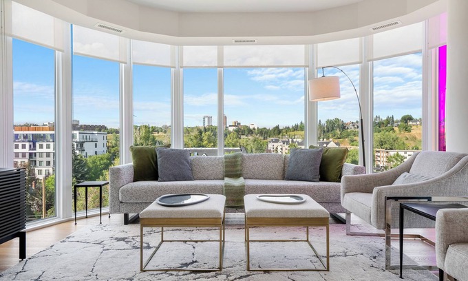 Hillhurst Apartment | Elite Urban Living: 3BR w/DT Views, AC & Parking