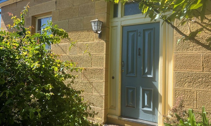 North Hobart House | Eliza Historic Cottage close to CBD with car park