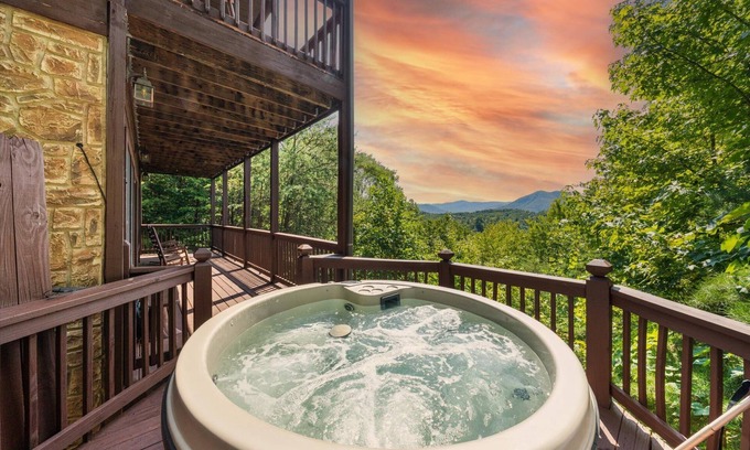 Gatlinburg - Pigeon Forge Cabin | Elk Lodge, Cozy cabin with a Mountain View!