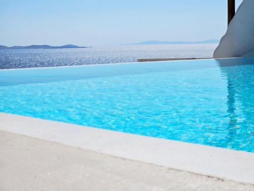 Agios Stefanos Apartment | ELLI TROPiCAL LUXURY SUITES SUNSET-INFINITY POOL- SEA SIDE-NEAR CENTER PARKING