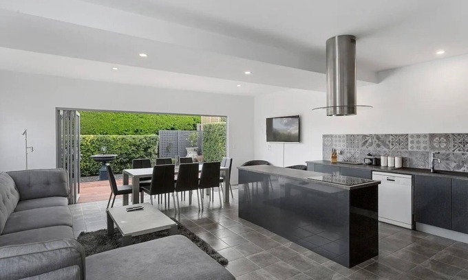 Glebe Cottage | Ellis Cottage Glebe Luxury 1 - 4 bedroom Cottage, Hobart, Tasmania