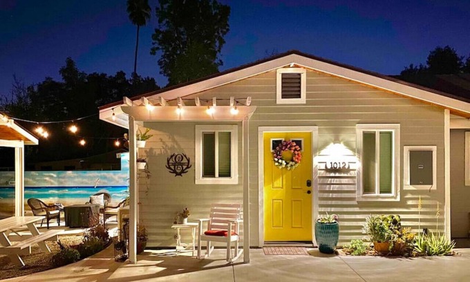 North Central House | Elmo Hideout, a cozy MOVIE house W/4K projector