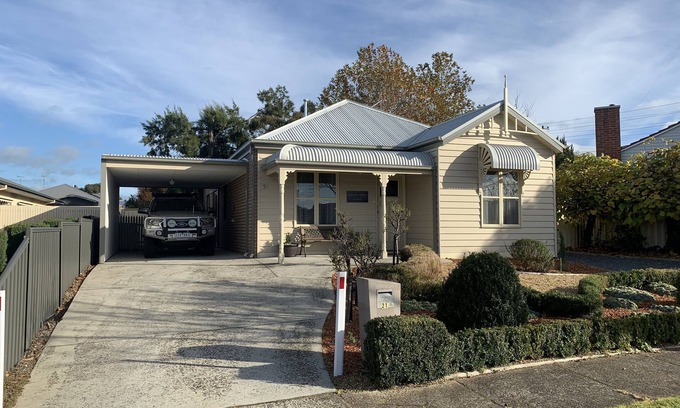 Warragul Cottage | Elmsford Cottage (Warragul) - right in the heart of Gippsland.