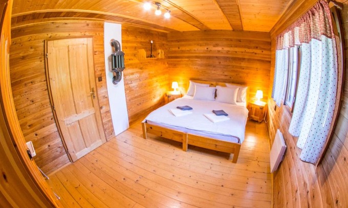 Kunvald Ski Chalet | Elsa Chalupa