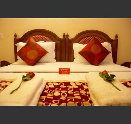 DLF Phase 3 House | Emarald Hotel and Resorts-Fully Vaccinated Staff