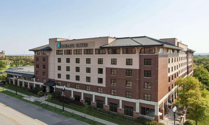 Downtown Omaha Hotel | Embassy Suites by Hilton Omaha Downtown Old Market