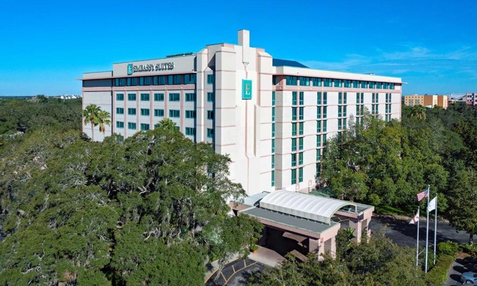Bearss Plaza Hotel | Embassy Suites by Hilton Tampa USF Near Busch Gardens