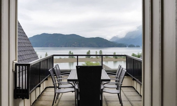 Harrison Hot Springs Apartment | Embrace Serenity Luxe 2BR, Sky-high Deck