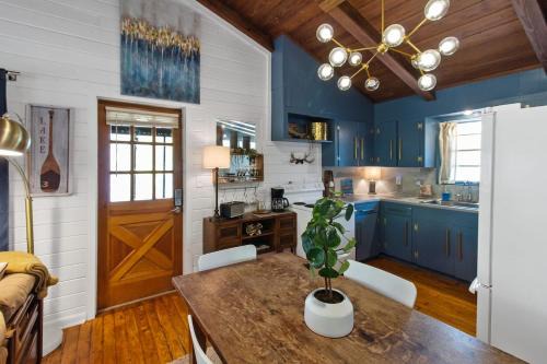 Shreveport House | Emerald Cove Lakefront Cabin With Kayaks & Canoes