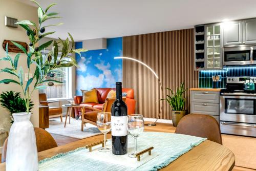 Minor House | Emerald Sahalee - Capitol Hill -3 bedrooms with free parking