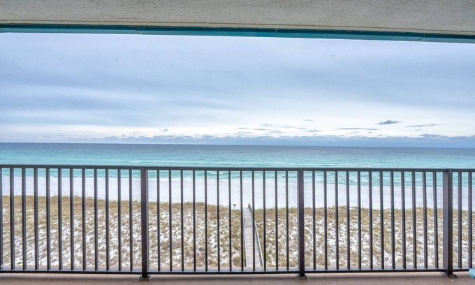 Navarre Beach Condo | Emerald Surf # 505, Steps from the Beach!